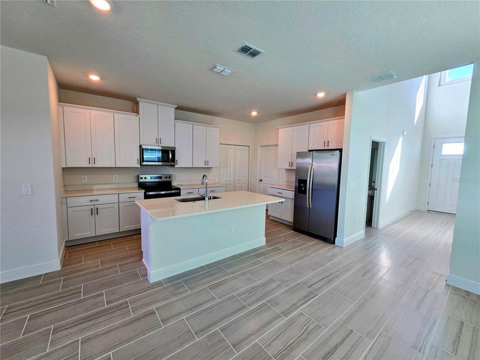 В аренду: $3,000 (4 спален, 2 ванн, 2082 Квадратных фут)