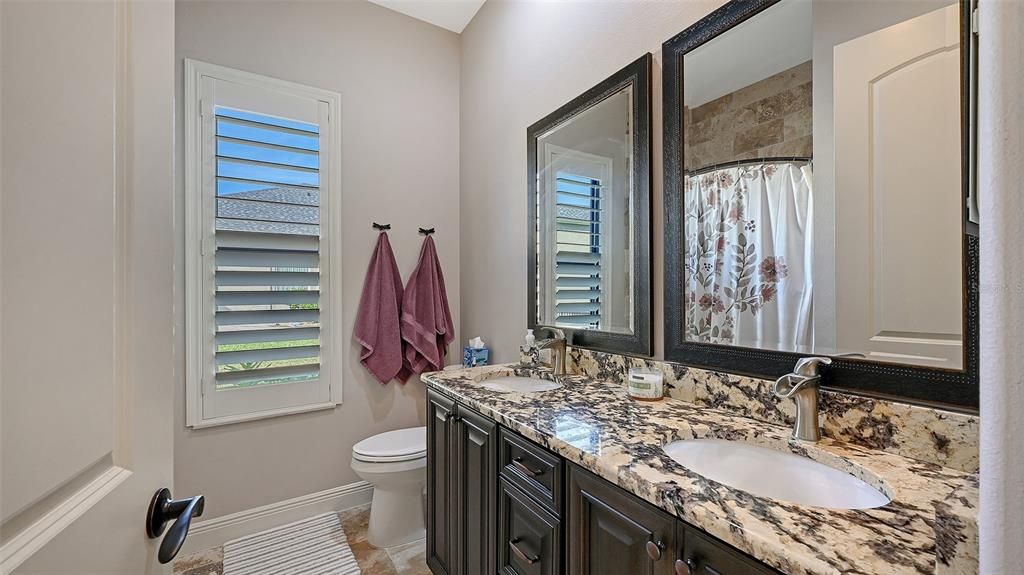 На продажу: $875,000 (4 спален, 2 ванн, 2565 Квадратных фут)