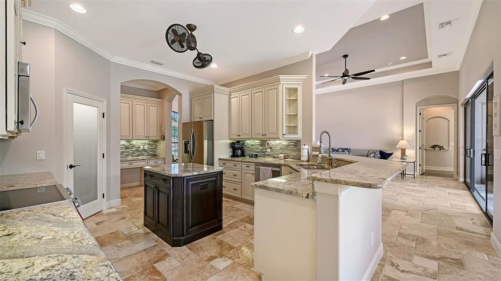 На продажу: $875,000 (4 спален, 2 ванн, 2565 Квадратных фут)