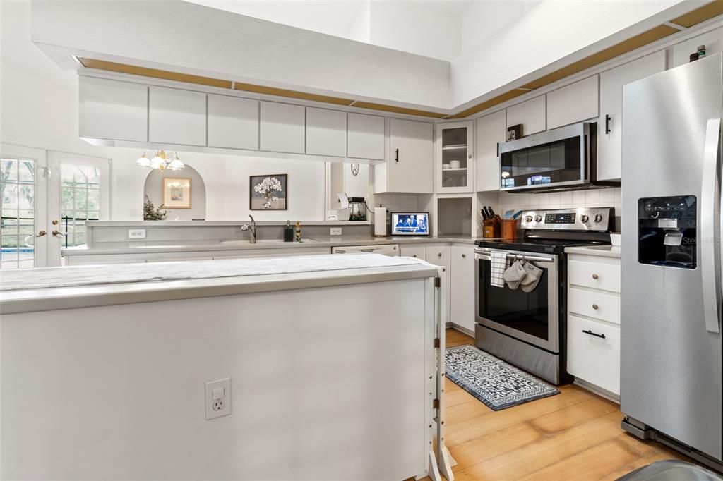 For Sale: $485,000 (4 beds, 2 baths, 2379 Square Feet)