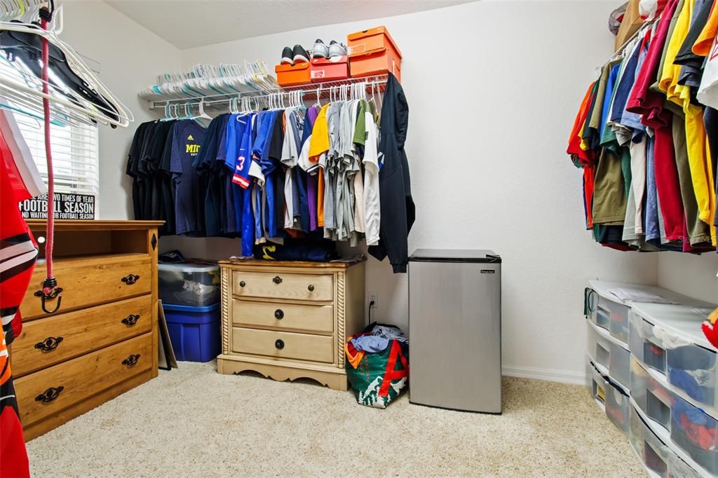 For Sale: $485,000 (4 beds, 2 baths, 2379 Square Feet)