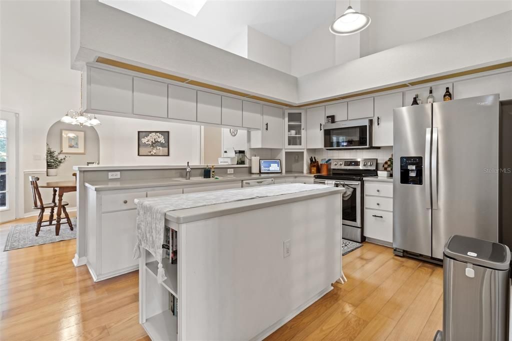 For Sale: $485,000 (4 beds, 2 baths, 2379 Square Feet)