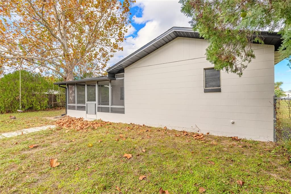 На продажу: $279,900 (2 спален, 2 ванн, 1019 Квадратных фут)