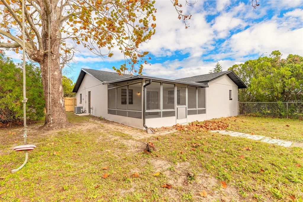 На продажу: $279,900 (2 спален, 2 ванн, 1019 Квадратных фут)