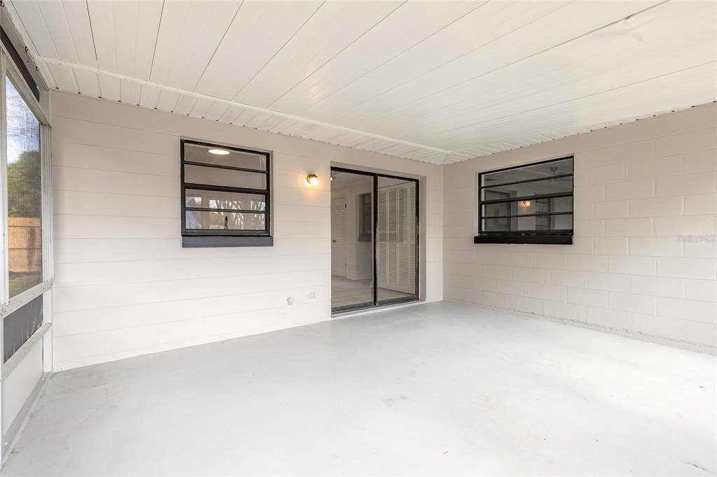 На продажу: $279,900 (2 спален, 2 ванн, 1019 Квадратных фут)