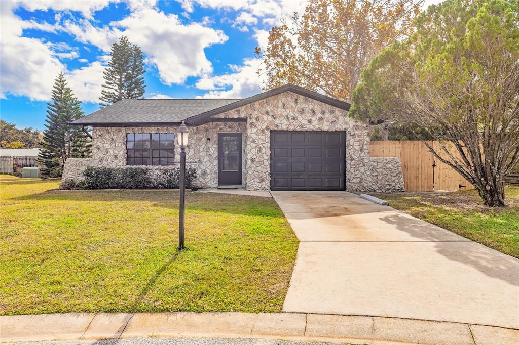 На продажу: $279,900 (2 спален, 2 ванн, 1019 Квадратных фут)