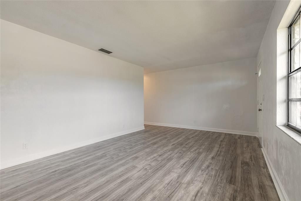 На продажу: $279,900 (2 спален, 2 ванн, 1019 Квадратных фут)