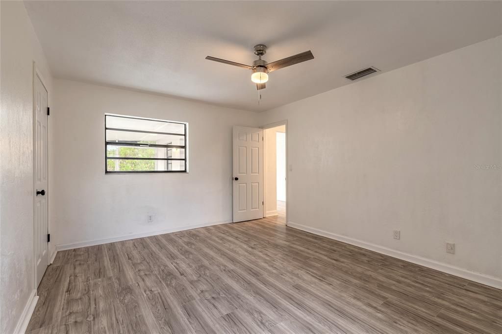 На продажу: $279,900 (2 спален, 2 ванн, 1019 Квадратных фут)