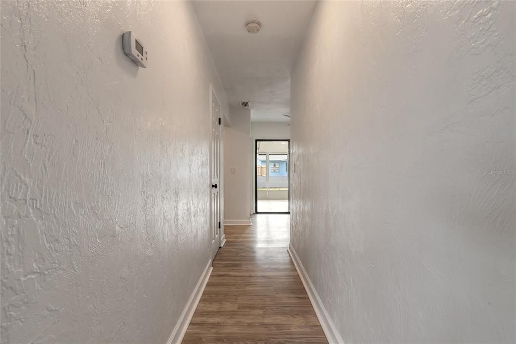 На продажу: $279,900 (2 спален, 2 ванн, 1019 Квадратных фут)