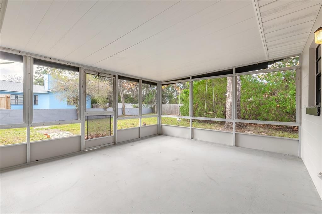 На продажу: $279,900 (2 спален, 2 ванн, 1019 Квадратных фут)