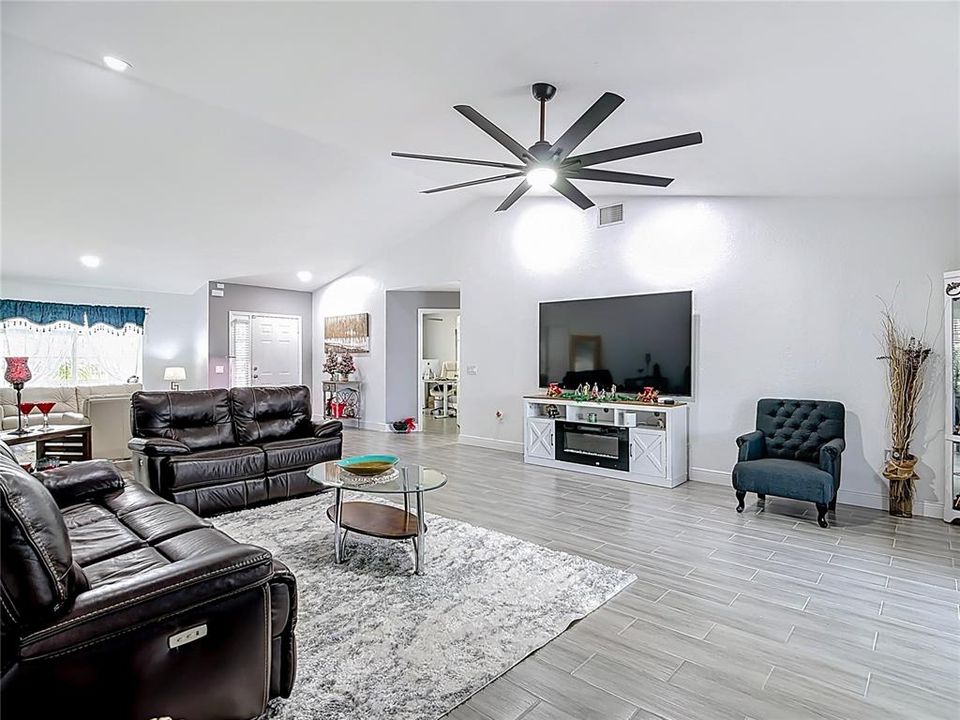 For Sale: $339,999 (3 beds, 2 baths, 1509 Square Feet)