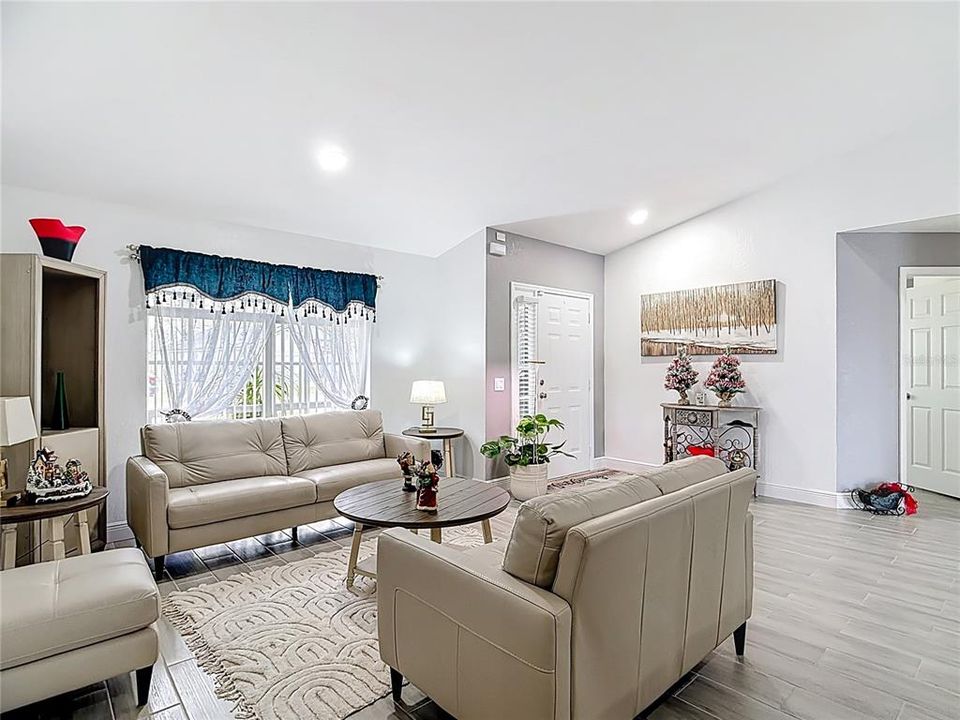 For Sale: $339,999 (3 beds, 2 baths, 1509 Square Feet)