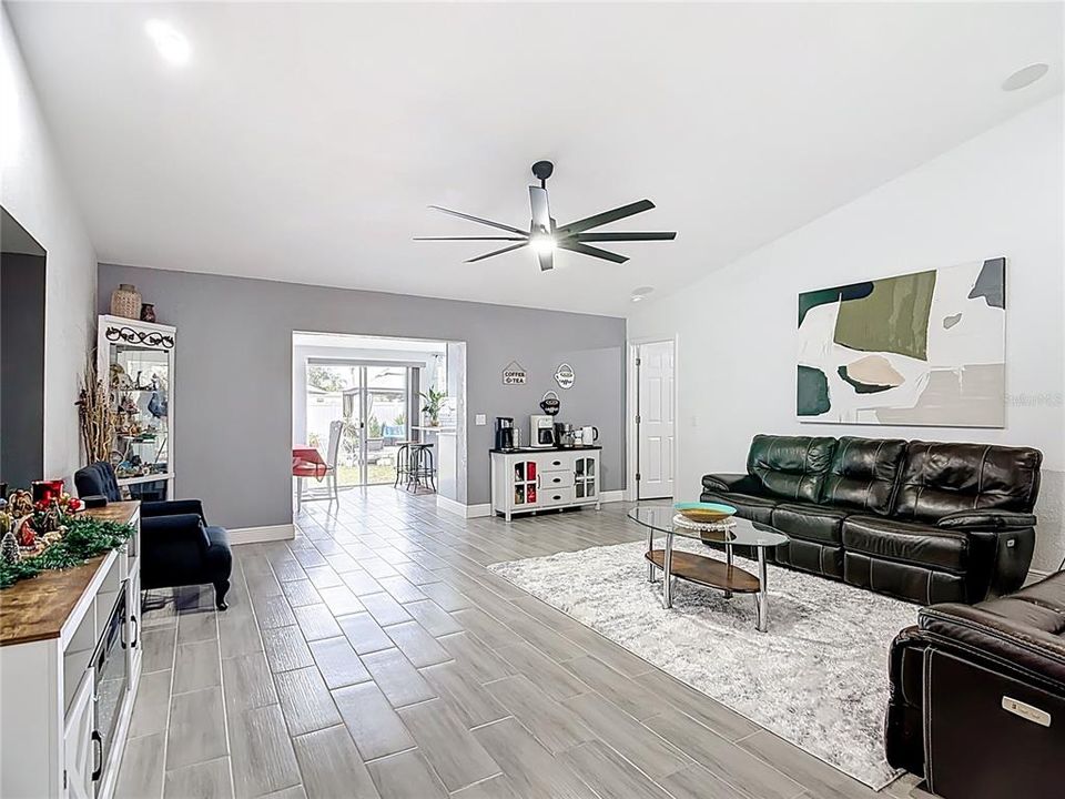 For Sale: $339,999 (3 beds, 2 baths, 1509 Square Feet)