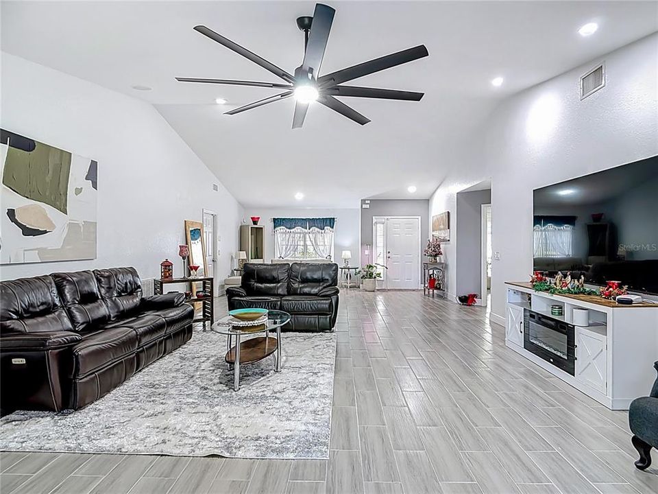 For Sale: $339,999 (3 beds, 2 baths, 1509 Square Feet)