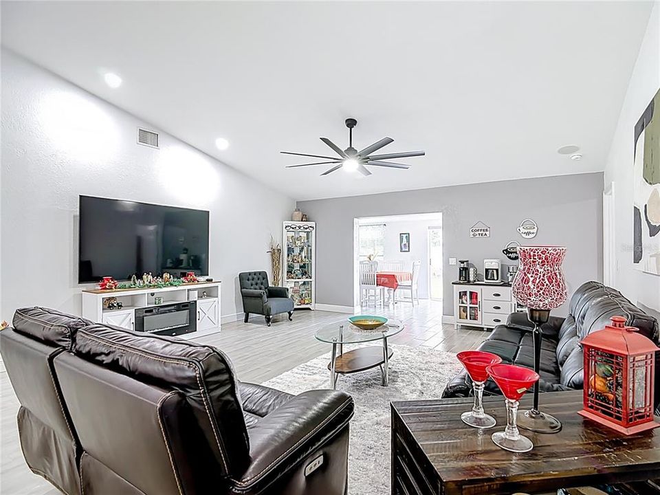 For Sale: $339,999 (3 beds, 2 baths, 1509 Square Feet)