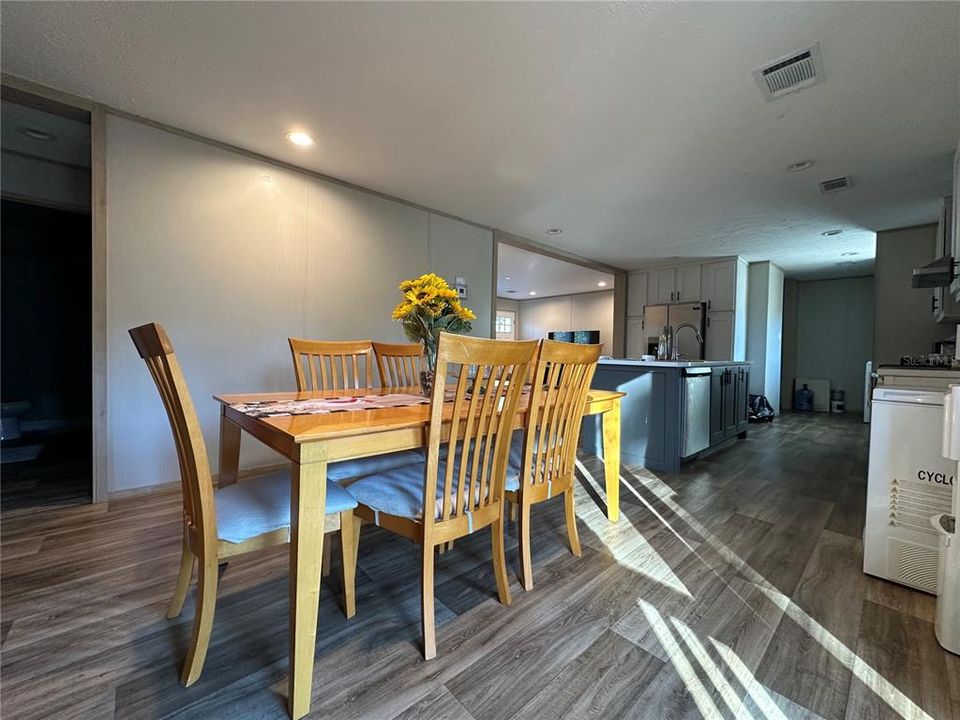 En Venta: $265,000 (4 camas, 2 baños, 1539 Pies cuadrados)