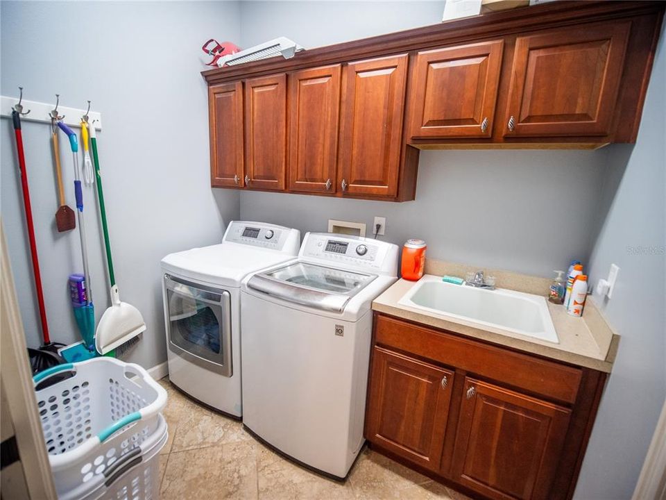 En Venta: $479,900 (3 camas, 3 baños, 3137 Pies cuadrados)