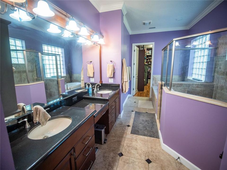 En Venta: $479,900 (3 camas, 3 baños, 3137 Pies cuadrados)