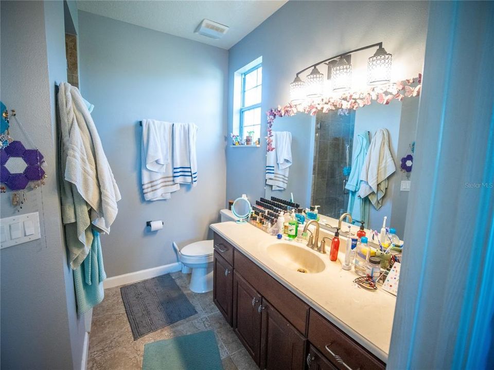 En Venta: $479,900 (3 camas, 3 baños, 3137 Pies cuadrados)