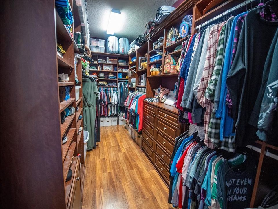 En Venta: $479,900 (3 camas, 3 baños, 3137 Pies cuadrados)