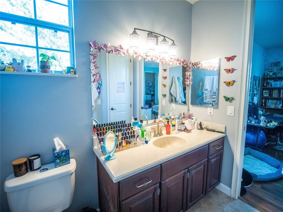 En Venta: $479,900 (3 camas, 3 baños, 3137 Pies cuadrados)