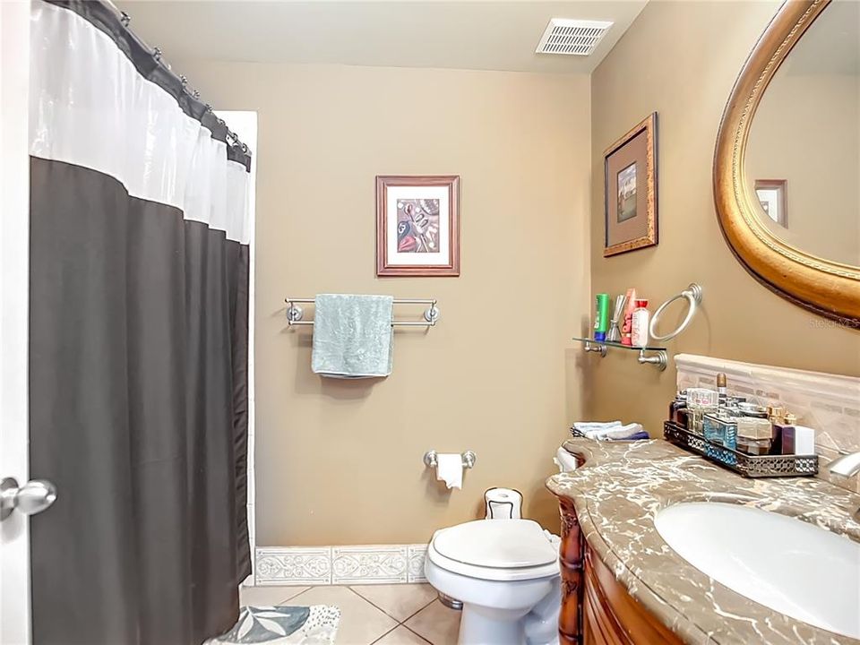 En Venta: $228,000 (2 camas, 2 baños, 1246 Pies cuadrados)