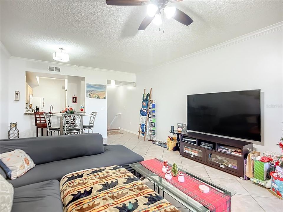 En Venta: $228,000 (2 camas, 2 baños, 1246 Pies cuadrados)