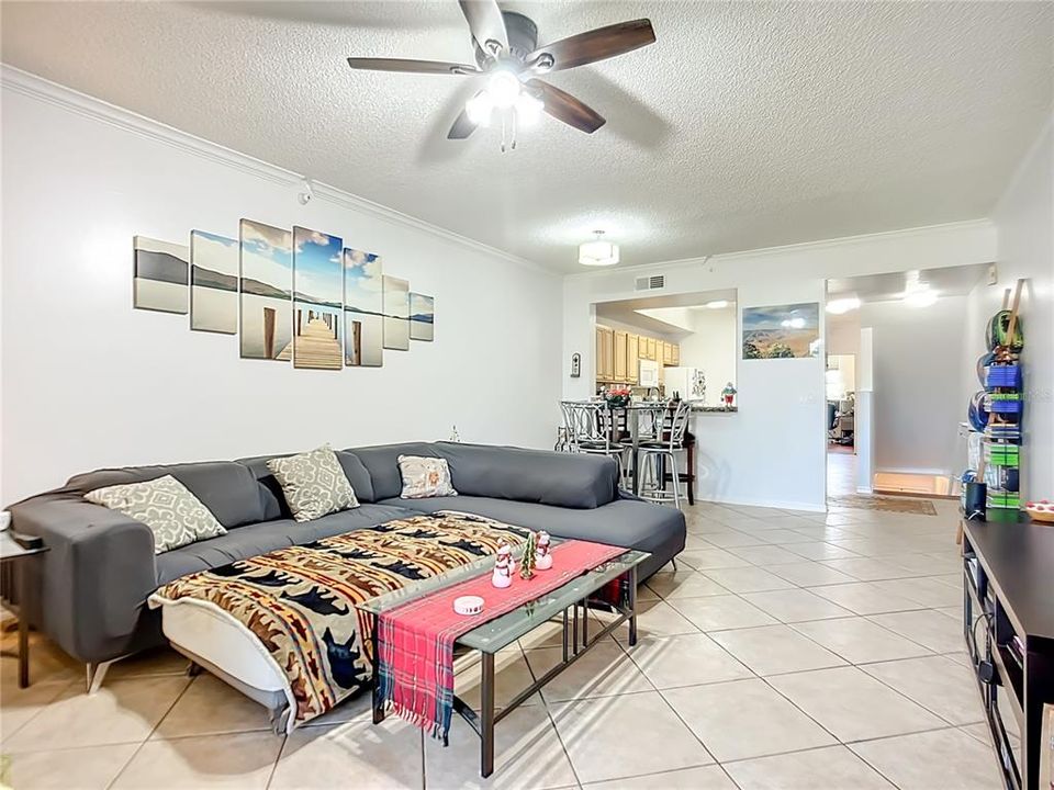 En Venta: $228,000 (2 camas, 2 baños, 1246 Pies cuadrados)