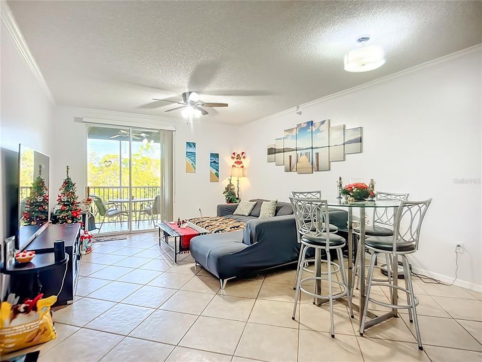 En Venta: $228,000 (2 camas, 2 baños, 1246 Pies cuadrados)