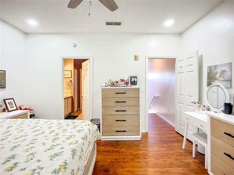 En Venta: $228,000 (2 camas, 2 baños, 1246 Pies cuadrados)