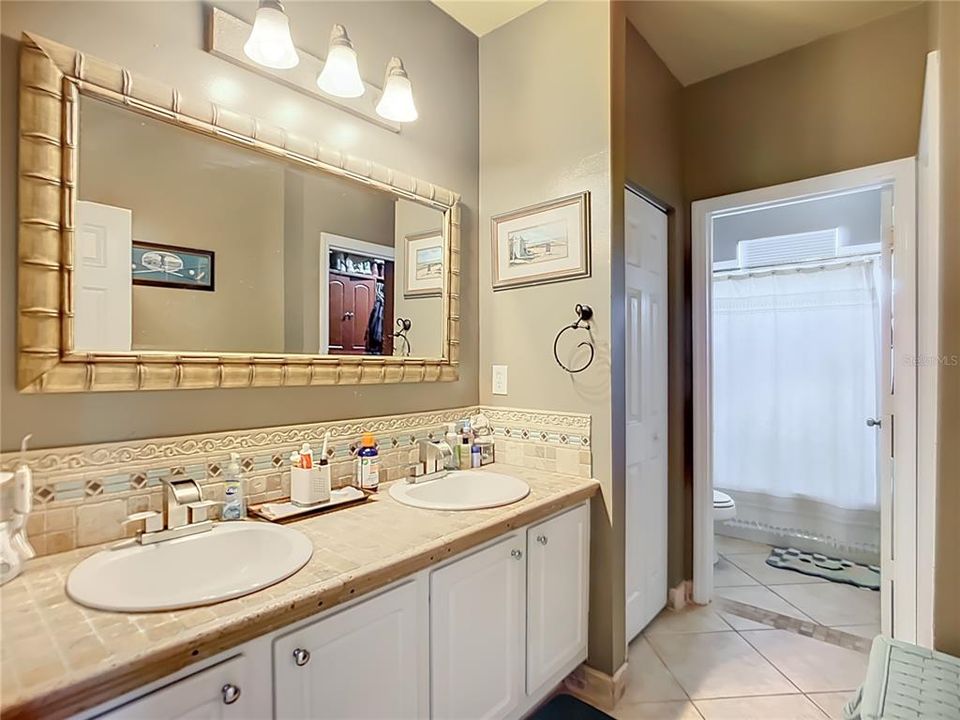 En Venta: $228,000 (2 camas, 2 baños, 1246 Pies cuadrados)