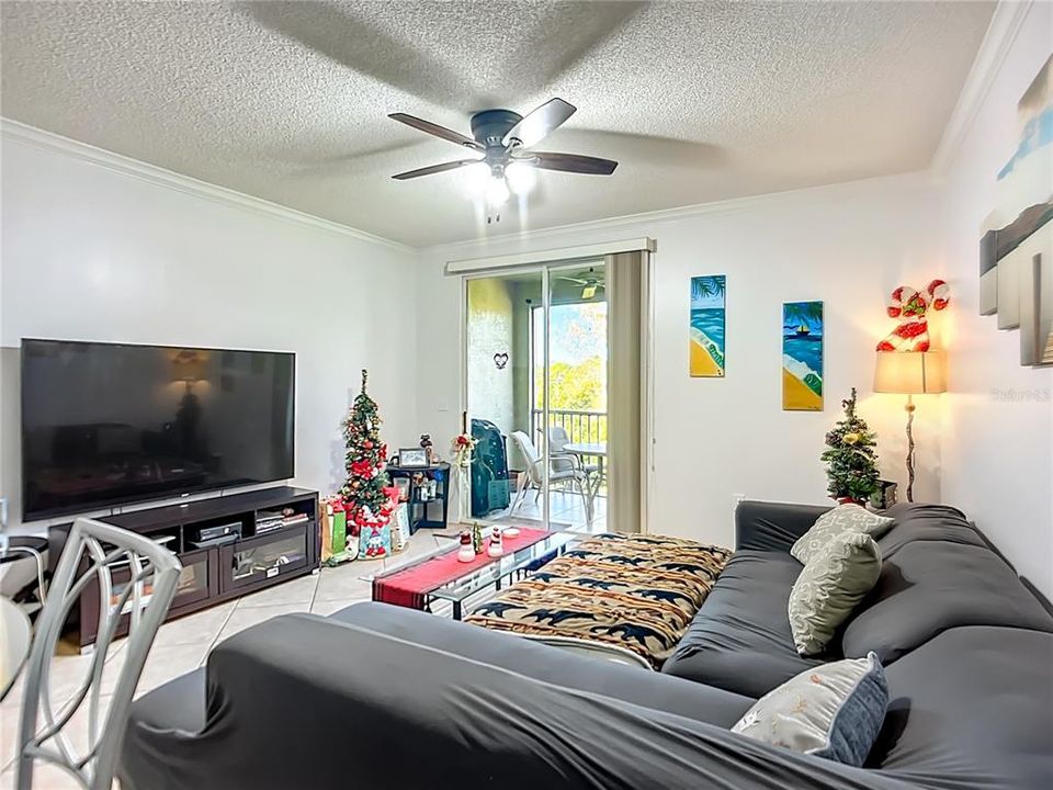 En Venta: $228,000 (2 camas, 2 baños, 1246 Pies cuadrados)