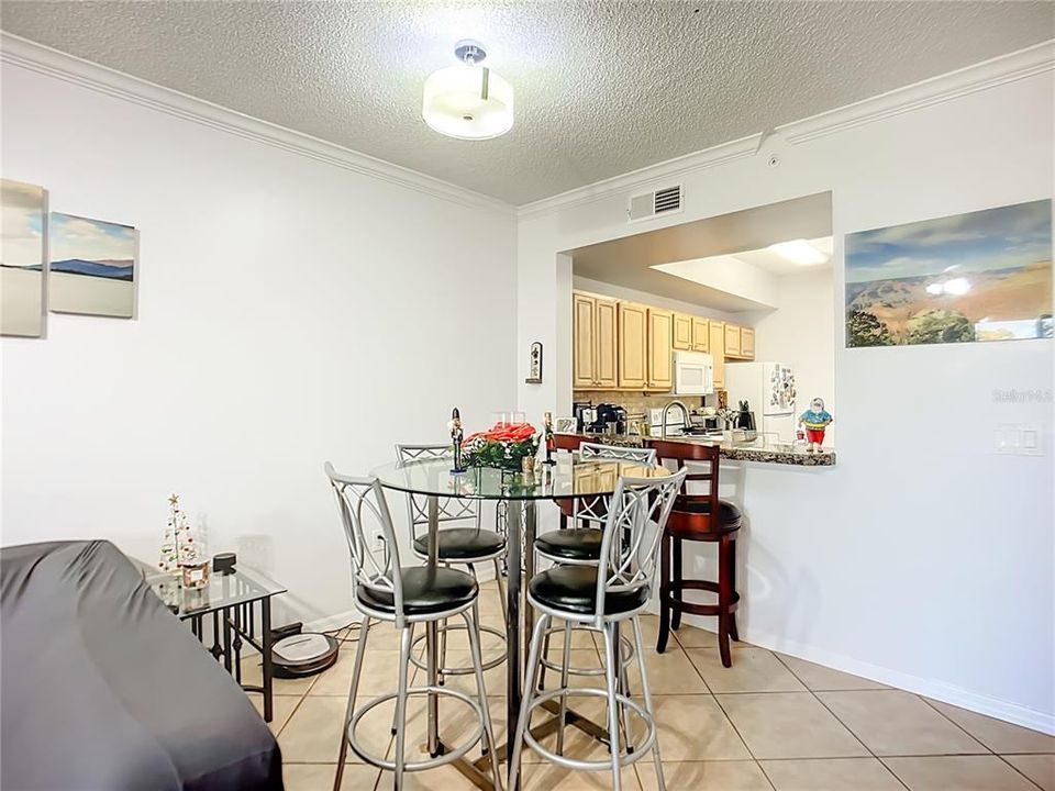 En Venta: $228,000 (2 camas, 2 baños, 1246 Pies cuadrados)