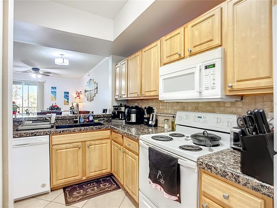 En Venta: $228,000 (2 camas, 2 baños, 1246 Pies cuadrados)