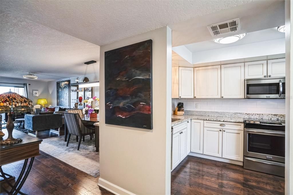 For Sale: $239,500 (2 beds, 2 baths, 1065 Square Feet)