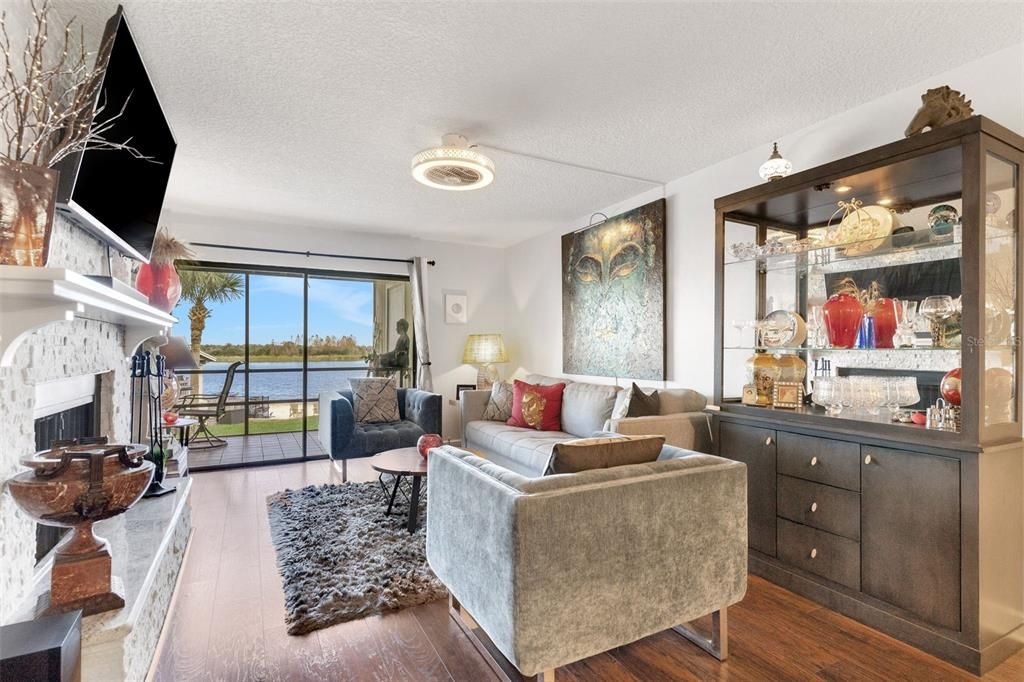 For Sale: $239,500 (2 beds, 2 baths, 1065 Square Feet)