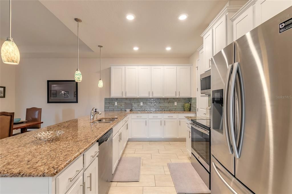 На продажу: $349,000 (2 спален, 2 ванн, 1593 Квадратных фут)