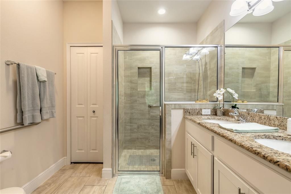 На продажу: $349,000 (2 спален, 2 ванн, 1593 Квадратных фут)