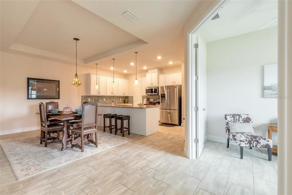 На продажу: $349,000 (2 спален, 2 ванн, 1593 Квадратных фут)