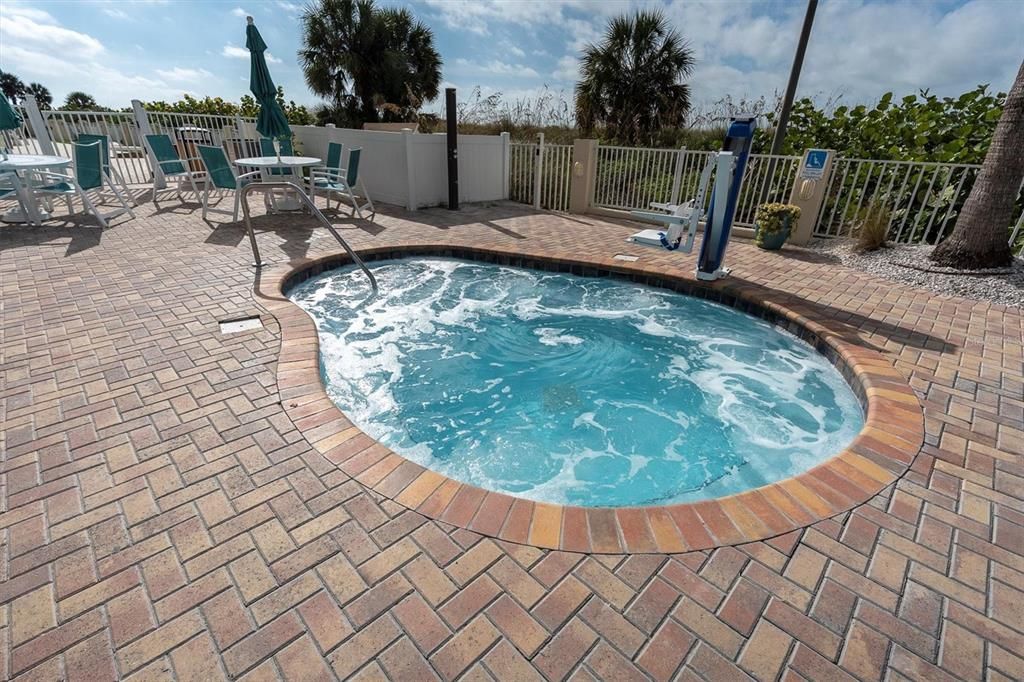 待售: $635,000 (2 贝兹, 1 浴室, 870 平方英尺)