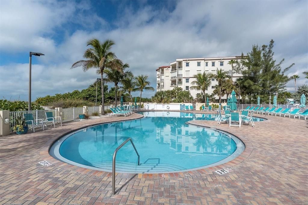 待售: $635,000 (2 贝兹, 1 浴室, 870 平方英尺)