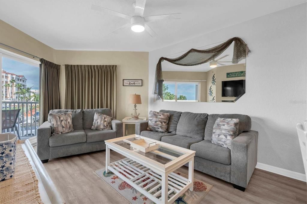 待售: $635,000 (2 贝兹, 1 浴室, 870 平方英尺)