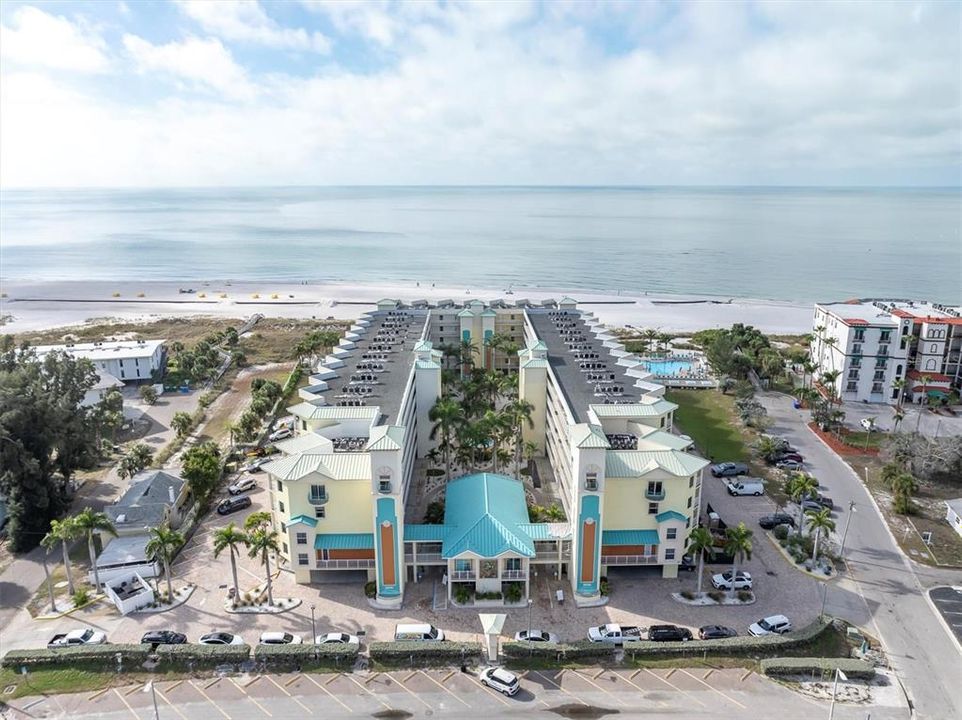 For Sale: $635,000 (2 beds, 1 baths, 870 Square Feet)