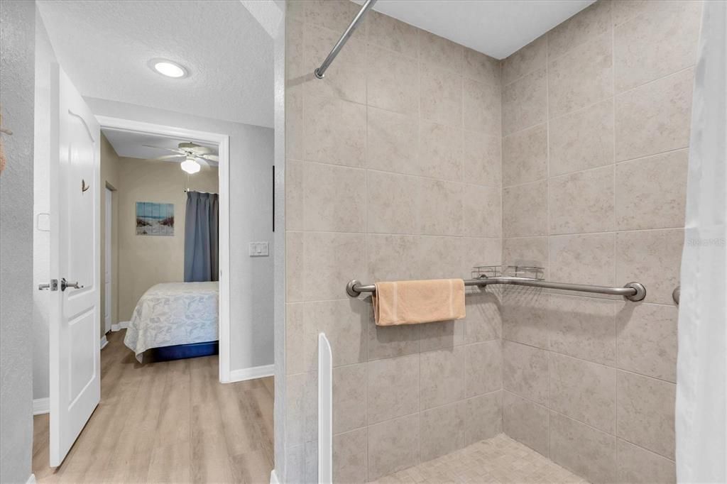 待售: $635,000 (2 贝兹, 1 浴室, 870 平方英尺)