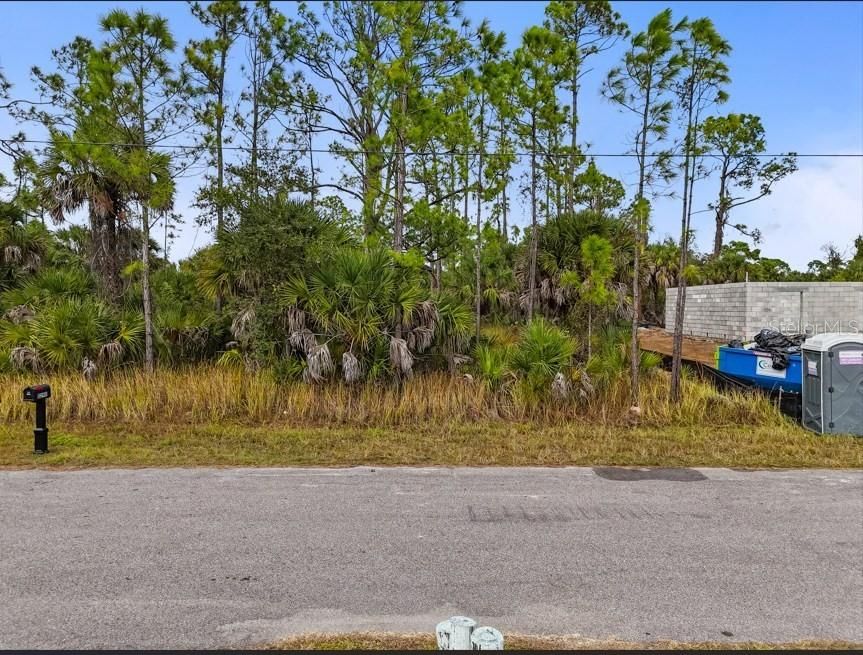 На продажу: $18,500 (0.23 acres)