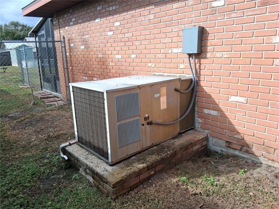 For Sale: $449,000 (4 beds, 2 baths, 2512 Square Feet)