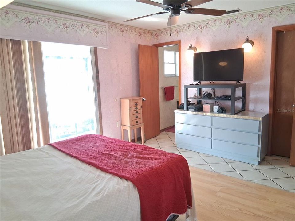 For Sale: $449,000 (4 beds, 2 baths, 2512 Square Feet)