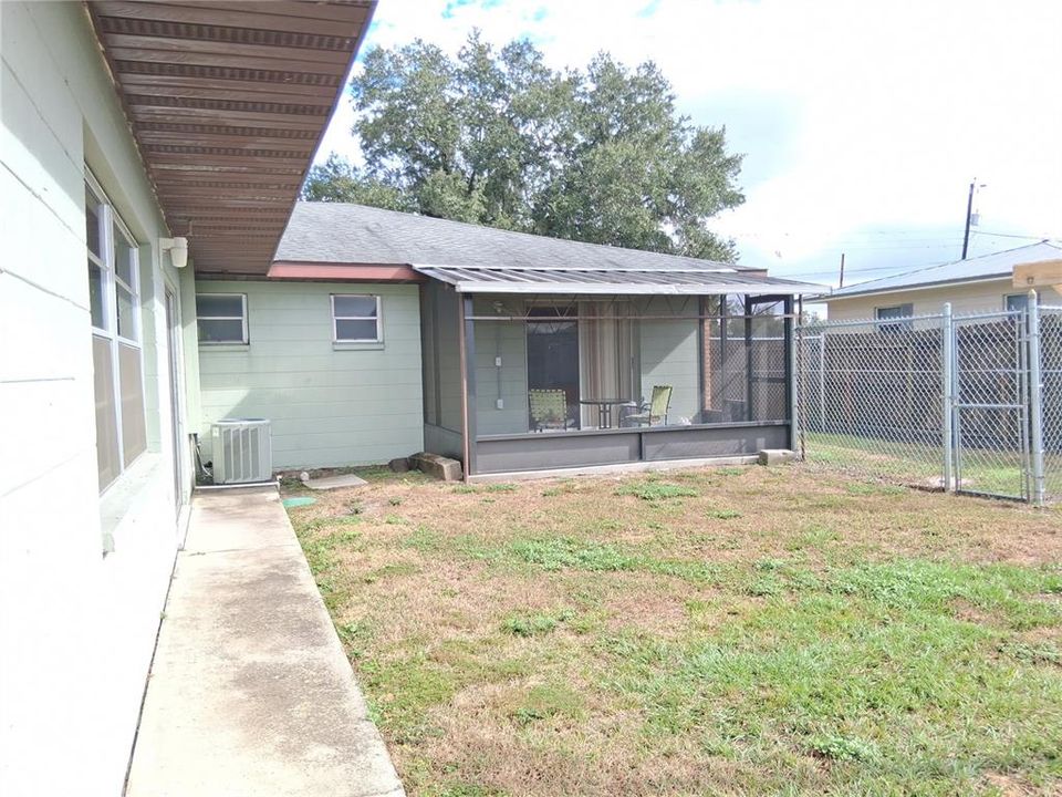 For Sale: $449,000 (4 beds, 2 baths, 2512 Square Feet)