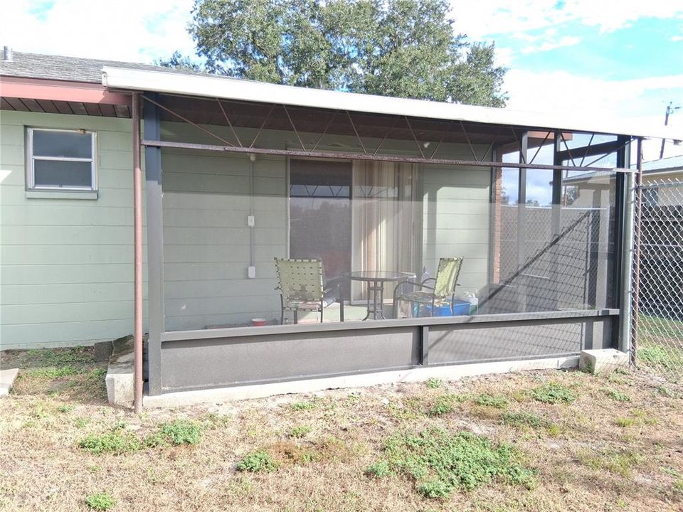 For Sale: $449,000 (4 beds, 2 baths, 2512 Square Feet)