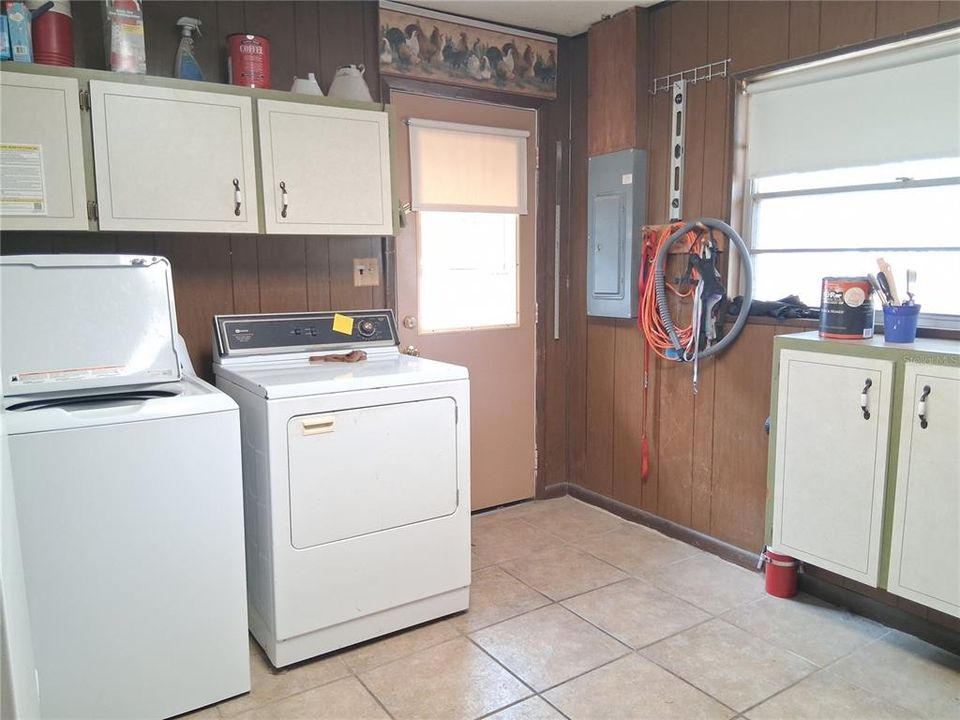 For Sale: $449,000 (4 beds, 2 baths, 2512 Square Feet)